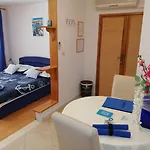 M & J 3* Korčula