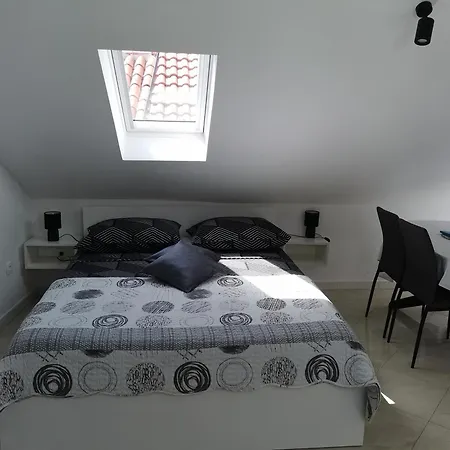 M & J Guest house 3*