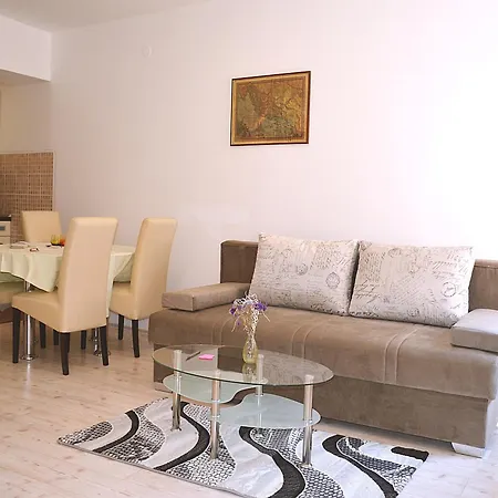 Guest house M & J