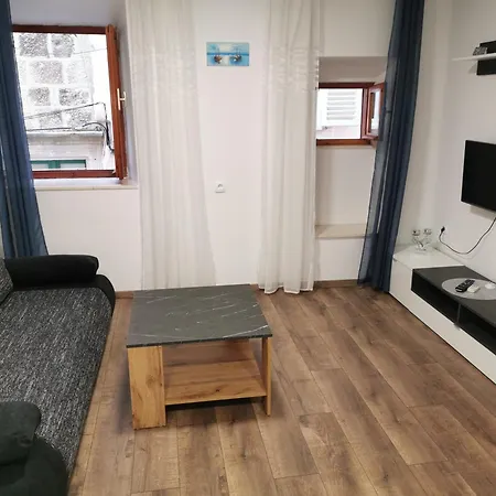 M & J Guest house 3*
