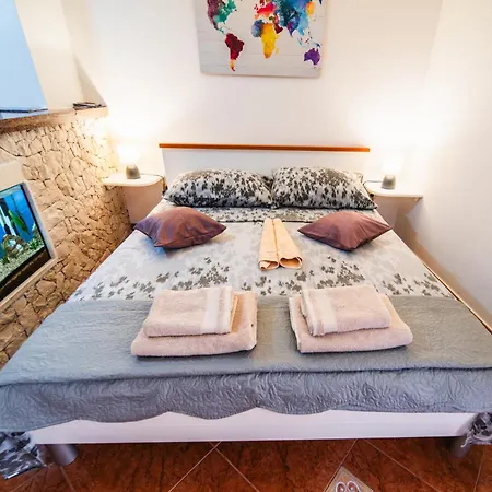 M & J 3* Корчула