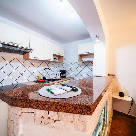 M & J Guest house 3*