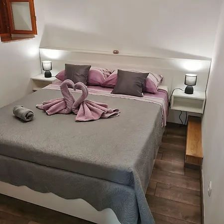 M & J Гостевой дом Корчула